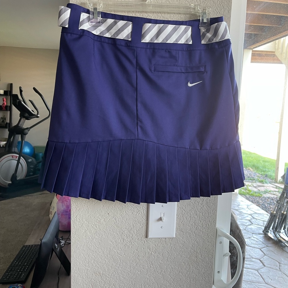 Nike Golf Tour Performance purple Dri-Fit with shorts Skirt. Size 6 - Picture 2 of 12